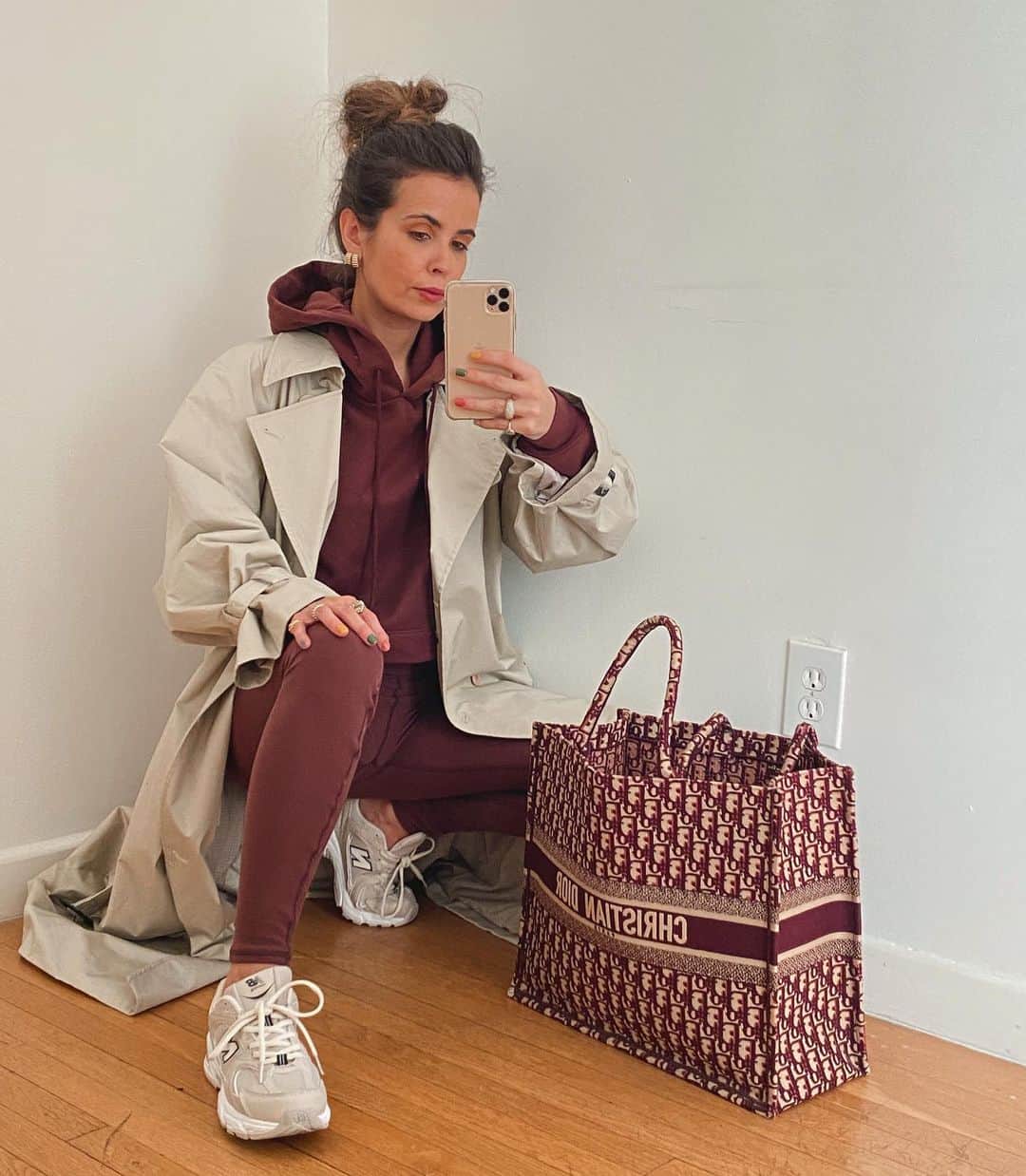 Collage Vintageのインスタグラム：「What are your weekend plans? Mine are simple go for a walk around the neighborhood, watch movies with Diego and cook! Lockdown life 😊 @aloyoga」