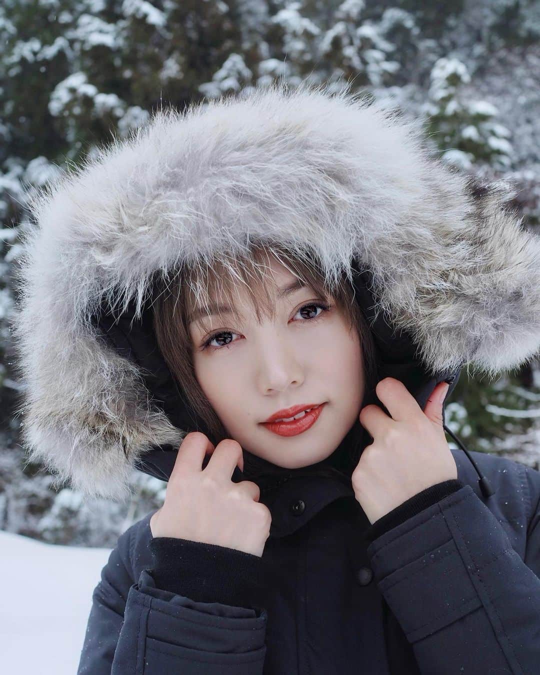 ののさんのインスタグラム写真 - (ののInstagram)「. もふもふ  #ポートレート#一眼レフ#作品撮り#裸眼メイク#冬メイク#雪ロケ#雪#雪景色#銀世界#雪山#ぜんぶ雪のせいだ#冬#コート#マフラー#サロンモデル#サロモ#東京カメラ部#ダウン#ダウンコート#カナダグース#japan#portrait#winter#snow#fineart#tokyocameraclub#good_portraits_world#japanesegirl#IGersJP#canadagoose」1月17日 7時26分 - nonoko0309