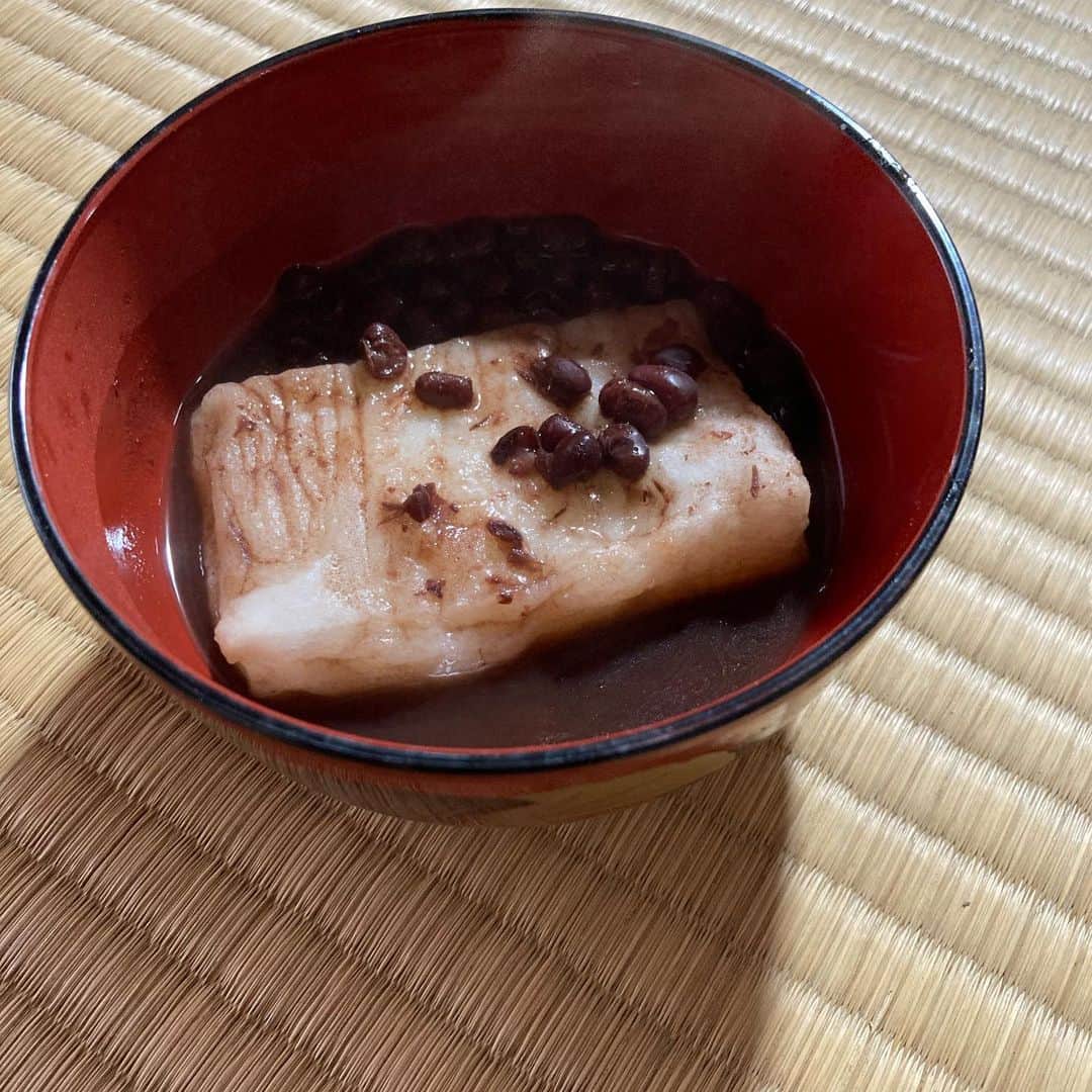 共愛COCOさんのインスタグラム写真 - (共愛COCOInstagram)「2021年1月16日 やっと行けました！今年初のみまもり隊です😆 コロナウイルスの🦠関係で短時間での滞在となりましたが、やっぱり直接会えることはいいですね！ 感染対策を行いながらも雪かき作業や戸別訪問をしました！みなさん元気そうで何よりです！！ 2メートルの雪❄️の被害は、想像を超えていることを実感しました😢 さらになんと今年初の動物として鹿🦌やカモシカにも遭遇しました！👀これも平出の自然ですね😊 17日も引き続き宜しくお願いします！🙇‍♀️ #minakami #hiraide #kyoaicoco#共愛coco #みなかみ　#共愛学園前橋国際大学」1月17日 7時51分 - kyoaicoco