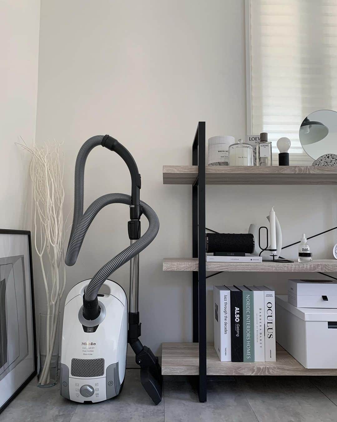 Mie Kawanoのインスタグラム：「New Vacuum cleaner  #miele #Vacuumcleaner #ミーレ掃除機 #mielevacuum#掃除機#キャニスター掃除機」