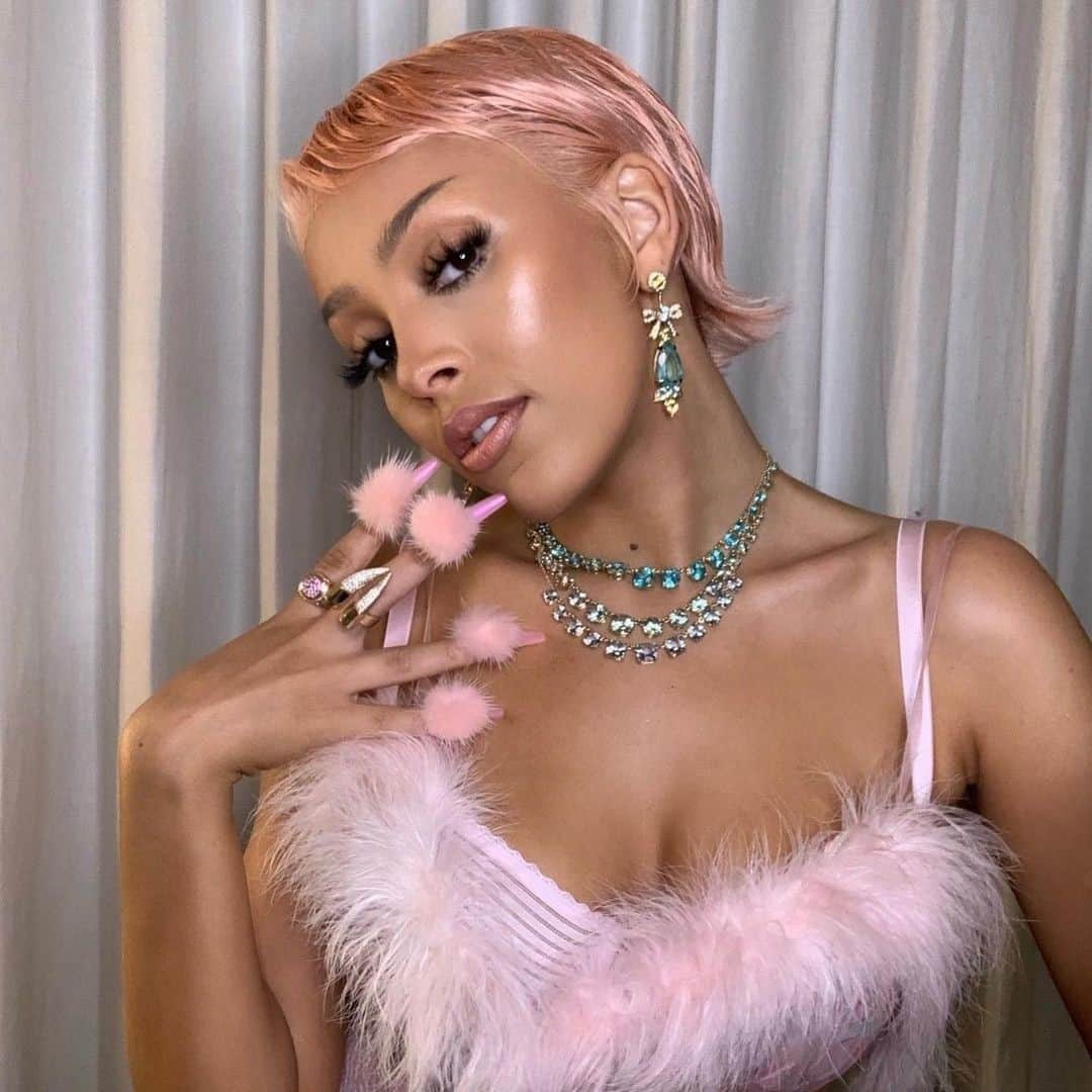 Nylon Magazineさんのインスタグラム写真 - (Nylon MagazineInstagram)「If celebs can dream it, nail artists can likely manicure it. From #DojaCat to #Saweetie, we share some of the best celebrity manicures of 2021 so far at the link in bio. ⁠ [RG: @sacciadidthat]」1月17日 8時01分 - nylonmag