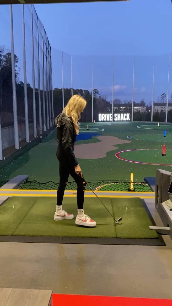 Elise Lobbのインスタグラム：「The Happy technique does not work very well for me ..... 😂 how about you ?! 🤣🧐⛳️  #golf #happygilmore」