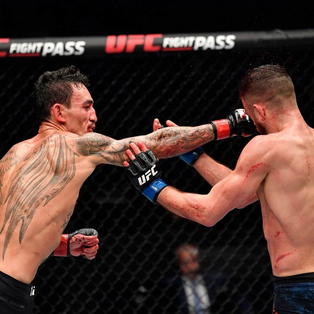 UFCさんのインスタグラム写真 - (UFCInstagram)「There's no sign of stopping on the Blessed Express 🚂 @BlessedMMA proves why he's the number one contender in the featherweight division!   [ #UFCFightIsland7  #InAbuDhabi  @VisitAbuDhabi ]」1月17日 8時11分 - ufc