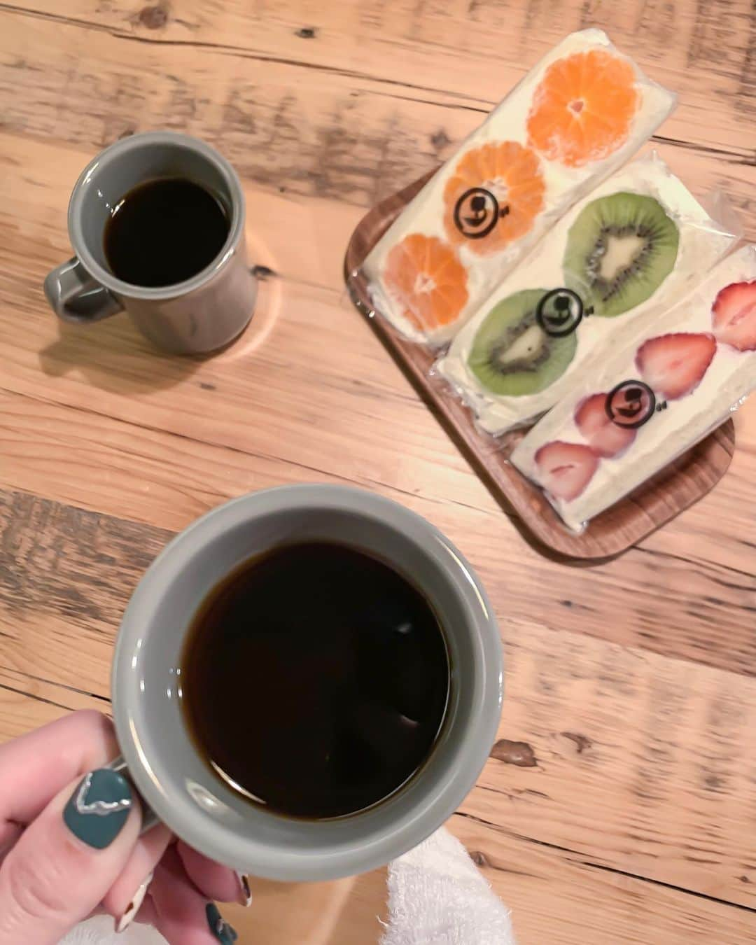 橘リンさんのインスタグラム写真 - (橘リンInstagram)「Morning🌞 . ホテルで食べた @daiwa_hakata のフルーツサンド❤︎実はフルーツサンド初めてで食べたかったから嬉しかった🍓 . フルーツぎっしりで幸せでした❤︎ . . #hotelmei #ホテルメイ #ホテルメイ福岡天神 #ダイワ博多 #ダイワ博多フルーツサンド #福岡 #福岡ママ #福岡ホテル #天神ホテル #福岡カフェ #天神カフェ」1月17日 8時18分 - rincharon