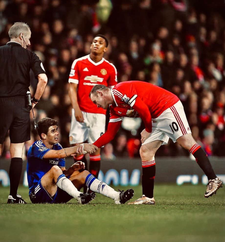 オスカルのインスタグラム：「I wish you all the best in your retirement! it was a pleasure to share the pitch with you! 👏🏻 @waynerooney」