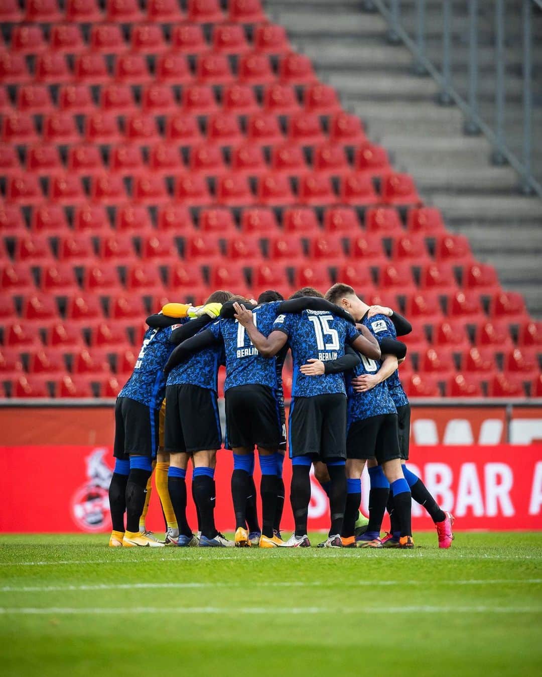 ヘルタ・ベルリンのインスタグラム：「Zusammenhalten! 💙 . . #KOEBSC #HerthaFürVielfalt #HaHoHe #herthabsc」