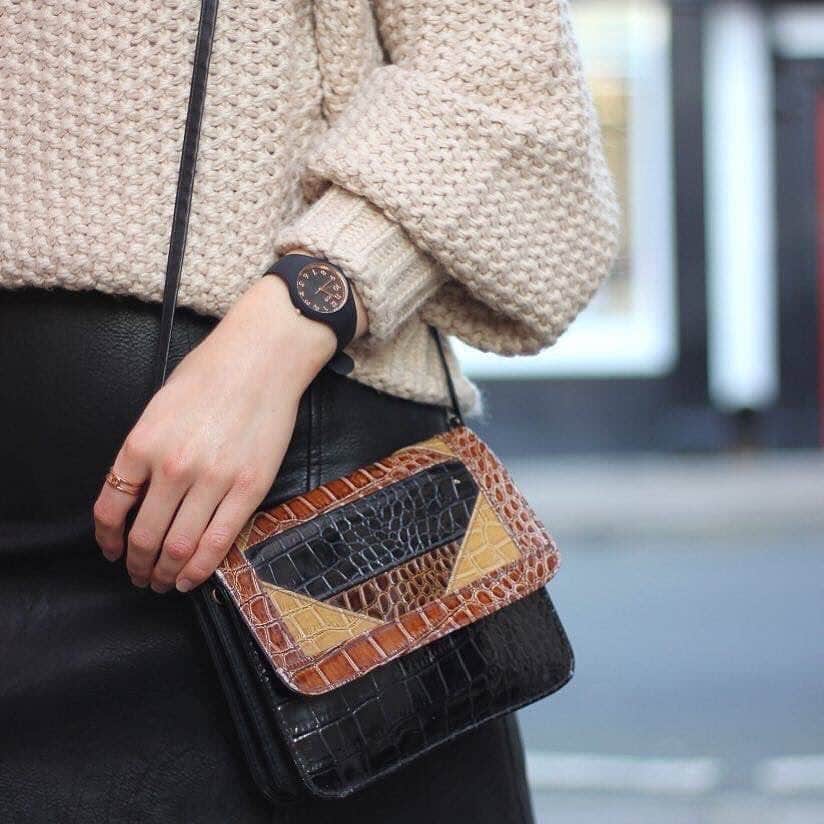 のインスタグラム：「Thanks @sopharsosnaps for this great picture 🥰 #icewatch #changeyoucan #iceglam #watch #women #ootd #love #quote #goodtime」