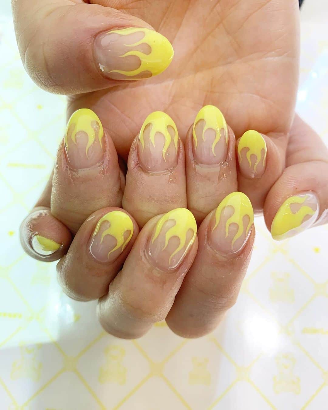 mamijinguのインスタグラム：「🔥🔥🔥  #jillandlovers #nail #nailart #paragel #gelneil#gel #ネイル #ネイルアート #me #look #love #かわいい」