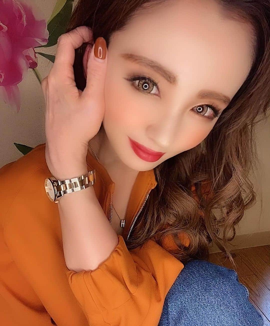 CHINATSUのインスタグラム：「@danielwellington   I like orange or red if I want to add color to my coordination.In winter, especially Orange  #danielwellington  #ダニエルウェリントン　#dwニューイヤー   #理想のギフト  #最高のプレゼント🎁  #抜群の存在感」