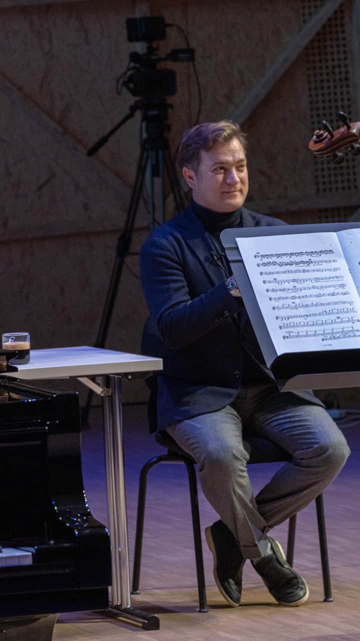 Nespressoのインスタグラム：「Have you ever wondered how one becomes a world-renowned musician?  Gain exclusive behind-the-scenes access through a masterclass with violinist @rcapucon as we witness performances from students of the International Menuhin Music Academy, alongside feedback and tips from the talented violinist himself.   ☕ Paganini Concerto No. 1 –  Chaofan Wang ☕ Ravel Sonata No. 2, 2nd movement – Bogdan Lutz ☕ Saint-Saëns Concerto No. 3 –  Samyuktha Rajagopal Piano accompanist: Olga Sitkovesky  Prepare your coffee, then prepare to be entertained & maybe even a bit enlightened✨   #Nespresso #NespressoEditions #ViolinMasterclass」