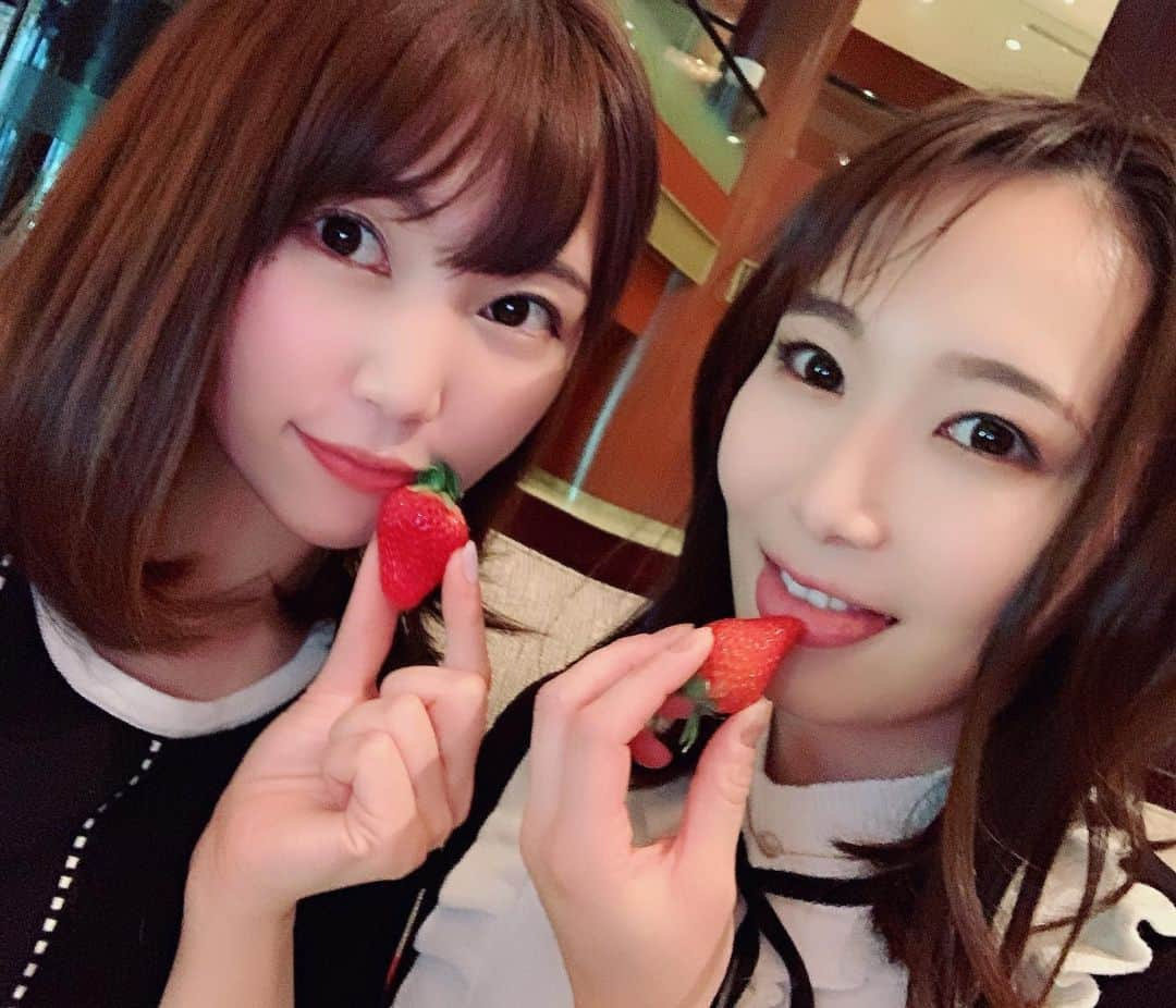 愛花みちるさんのインスタグラム写真 - (愛花みちるInstagram)「🍓🍓1月15日🧁イチゴの日🍓🍓  #instagood #instadaily #アフタヌーンティー#カフェ#苺 #可愛い #東京#東京カフェ巡り」1月17日 0時08分 - manaka_michiru