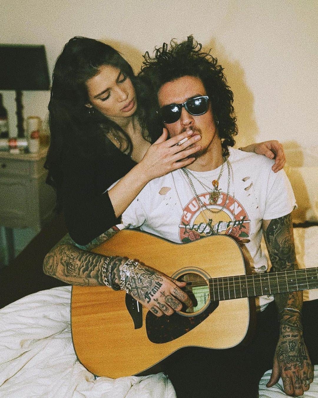 ジュリアン・ペレッタのインスタグラム：「she play the drums, i play the strings, we rock the club, we both pull up, we are the band you never heard before 🔥 🎸 💔 #bestbirthdayever love you forever @kambreedalton」