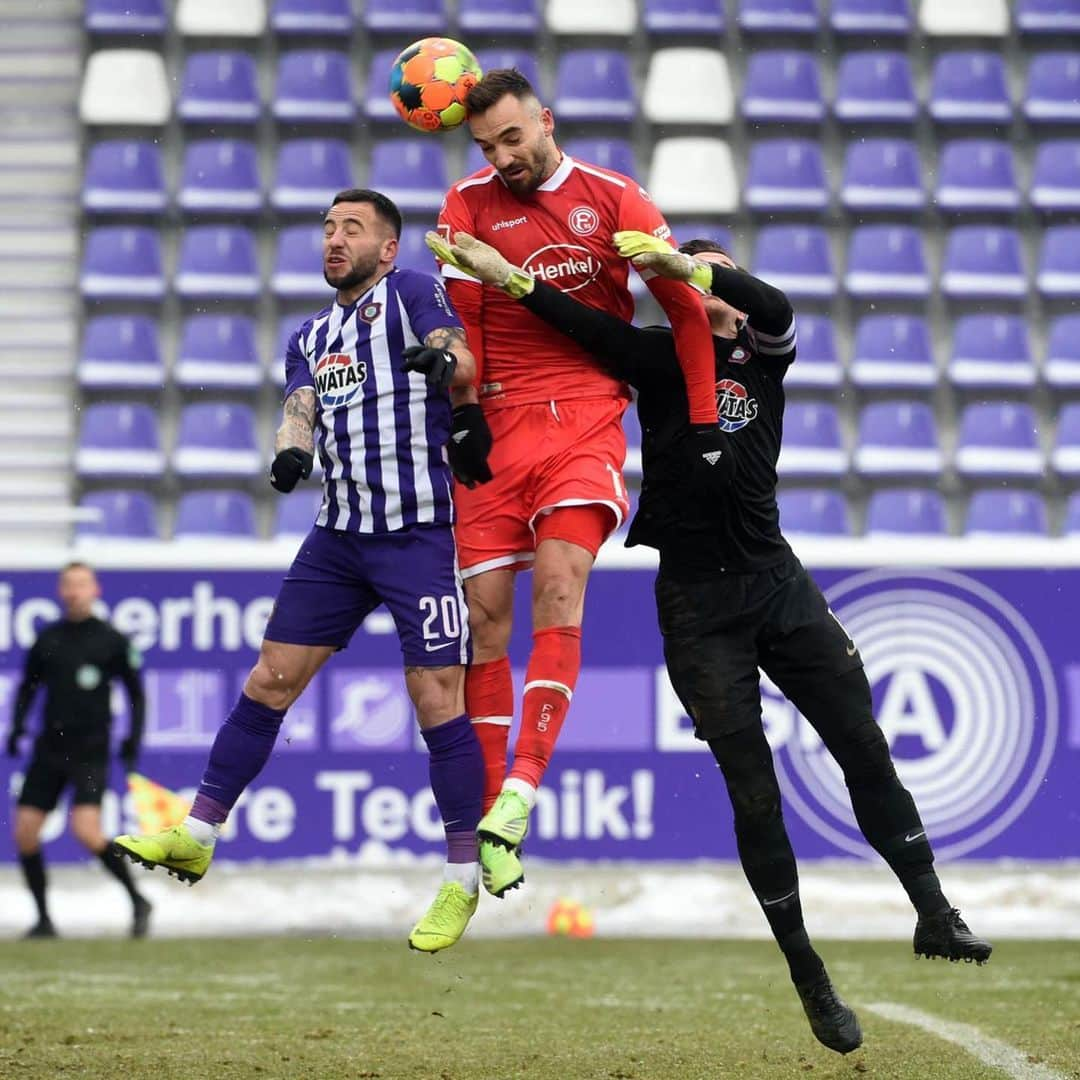 ケナン・カラマンのインスタグラム：「great performance, we keep going💪🏼  güzel bir galibiyet, yolumuza devam 💪🏼」