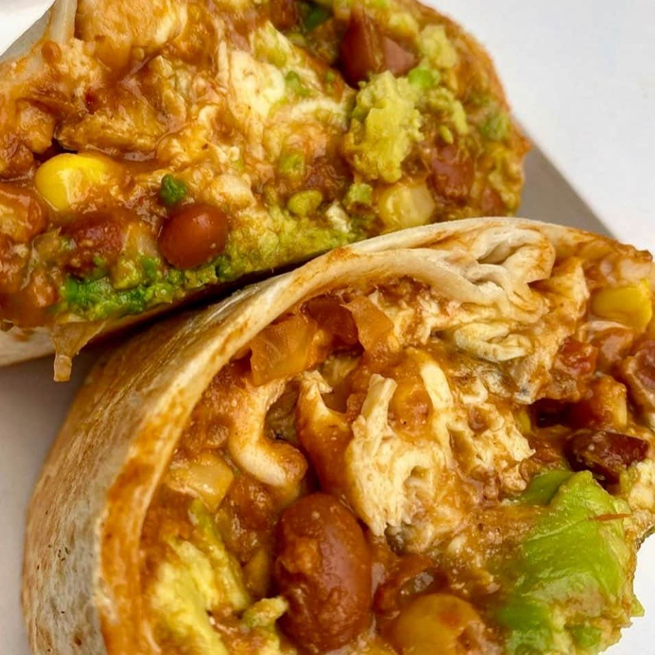 エッグショップさんのインスタグラム写真 - (エッグショップInstagram)「Breakfast burrito dreams come true with our El Capitan! Scramble, jalapeño, spicy pinto beans, corn, avocado, jack cheese, sourcream, salsa roja #eggsyall #brunch #breakfastburrito」1月17日 0時01分 - eggshopnyc