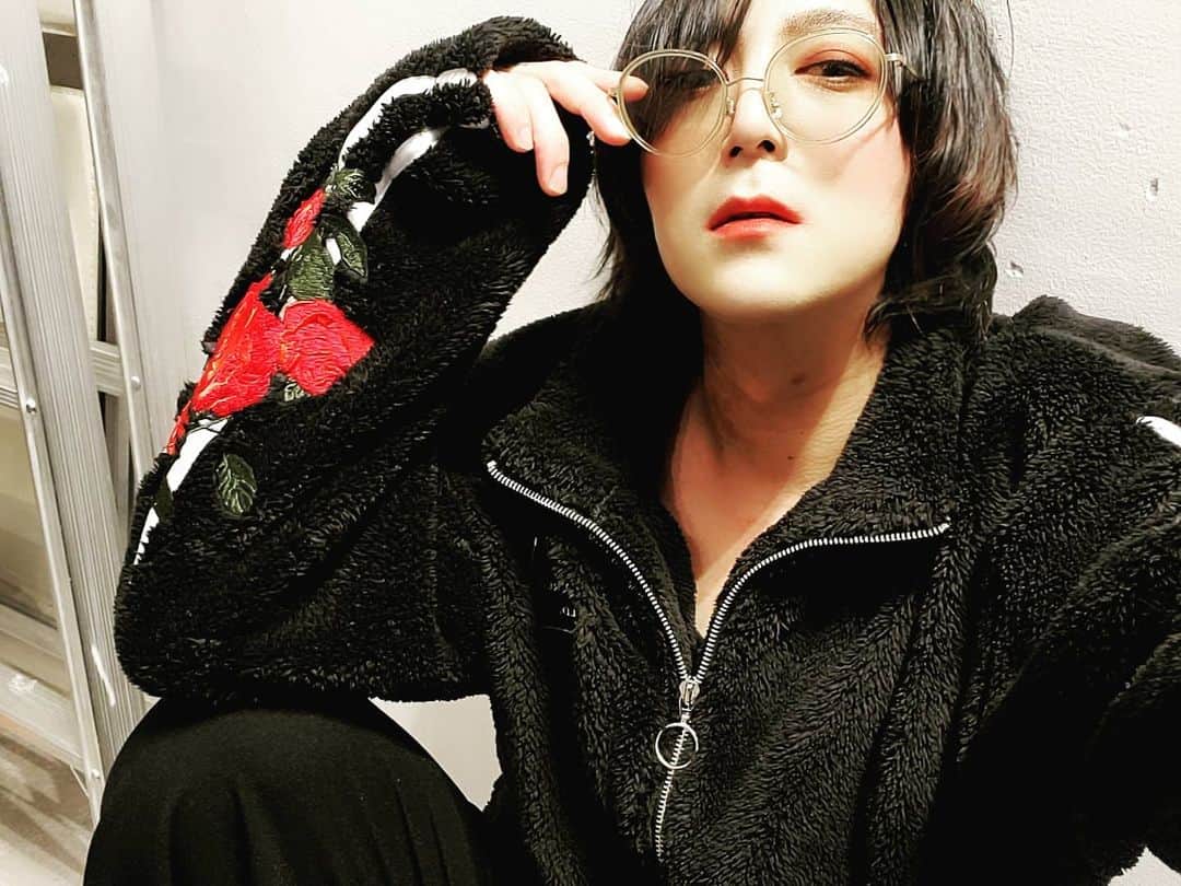 塩原康孝のインスタグラム：「髪の毛長いのもはや懐かしいね先週なんですけどこれ」