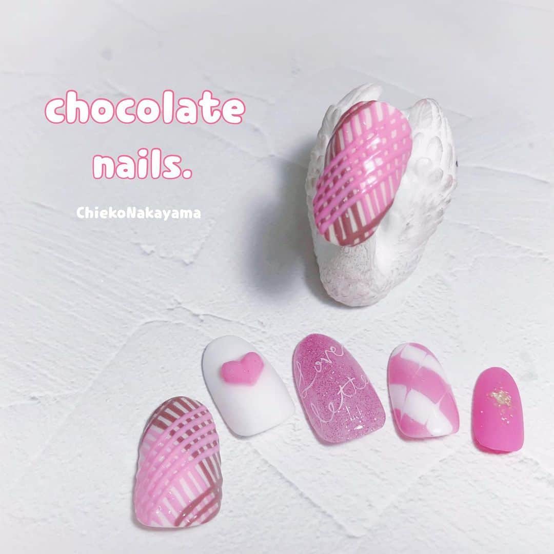 のインスタグラム：「紗々みたいなチョコレートネイル🍫⠀⠀ インスタライブ 使用商材は、 PREGEL MUSE M318、M580、M021、M096 PREGEL キャンジェル（ノンワイプトップジェル） Betty gel シャイニングトップ（60秒硬化のノンワイプトップ） Betty gel クリスタルトップジェル 筆はPREGEL RB10/0、OB5⠀ ⠀  PREGEL・Betty gel・きまぐれキャット・PREANFA・PREXY商品は、ネイリストの方は↓ ⠀ プリモール @nail_premall ⠀ http://gelnailshop.com/ ⠀ ⠀ キャンディポケット @candypocket_official ⠀ http://www.beautysupport.jp/sm/script_main/shoptop.php ⠀ ⠀ セルフの方は↓ ⠀ ジョイアート @joyartofficial ⠀ http://joyart.biz/ ⠀ ⠀ にて購入頂けます☺️⠀⠀  ⠀ @pregelofficial @bettygel_official ⠀  #nail #nails #nailart #ネイル #美甲 #ネイルアート  #japanesenailart #manucure #japanesenails #manicurist #gelnails #أظافر #네일아트 #미용 #vẽmóng #valentinenails #バレンタインネイル #バレンタイン #chocolate #チョコネイル  ⠀」