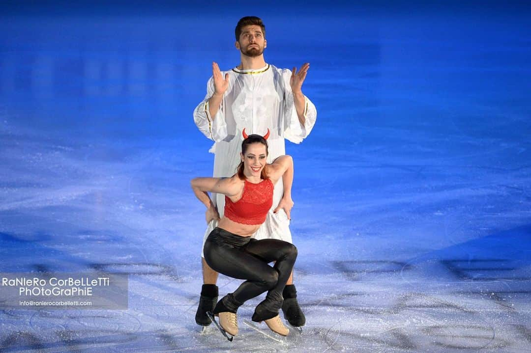 ニコーレ・デラ・モニカさんのインスタグラム写真 - (ニコーレ・デラ・モニカInstagram)「Oh how I miss performing for the audience 💙⛸️ #dellamonicaguarise #show #performers #figureskaters #fisg4passion #highwaytohell #アイススケート #фигурноекатание」1月17日 0時34分 - nik_dellamonica