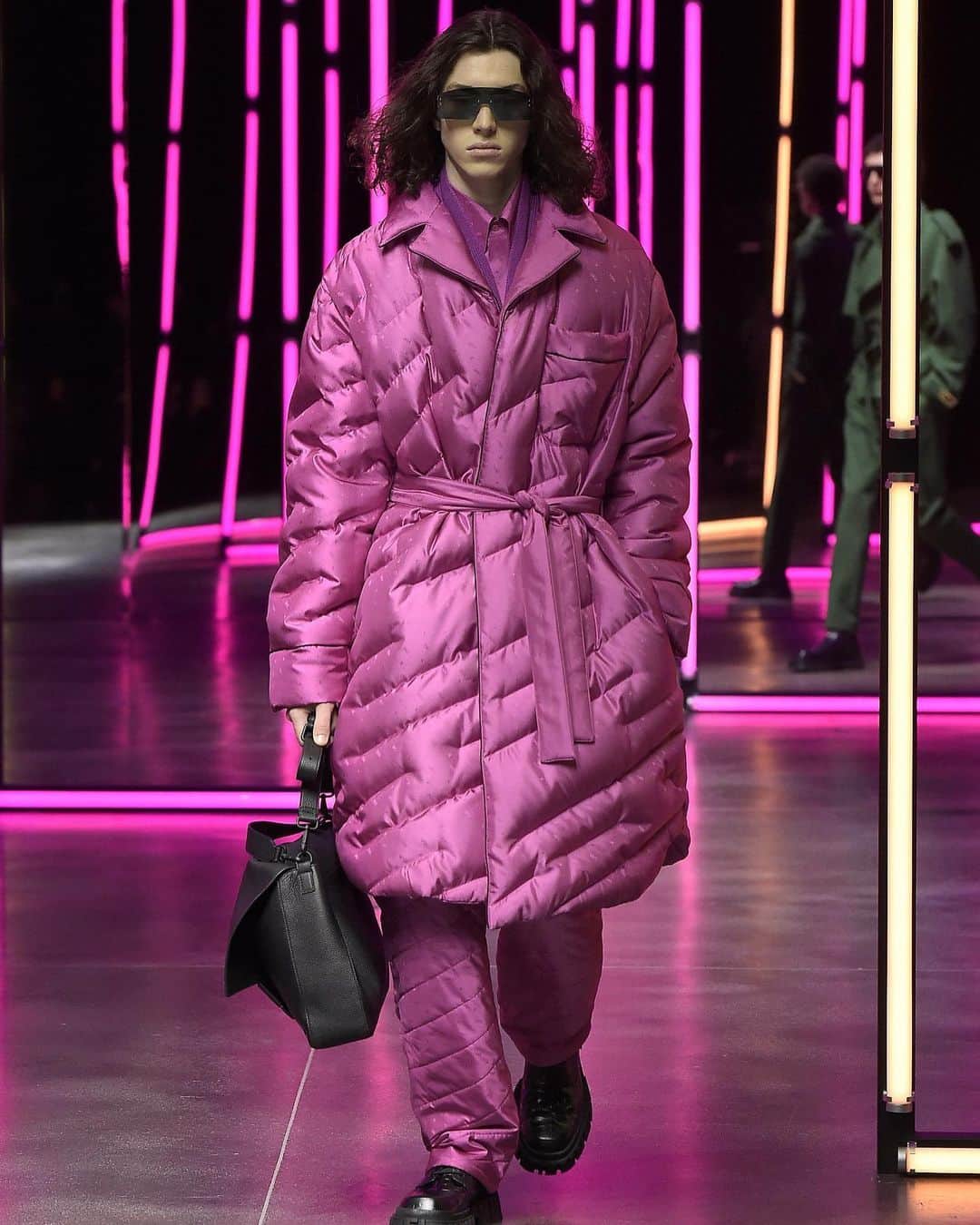 アンナ・デッロ・ルッソのインスタグラム：「@fendi by @silviaventurinifendi 💓💓💓 #mfw2021」