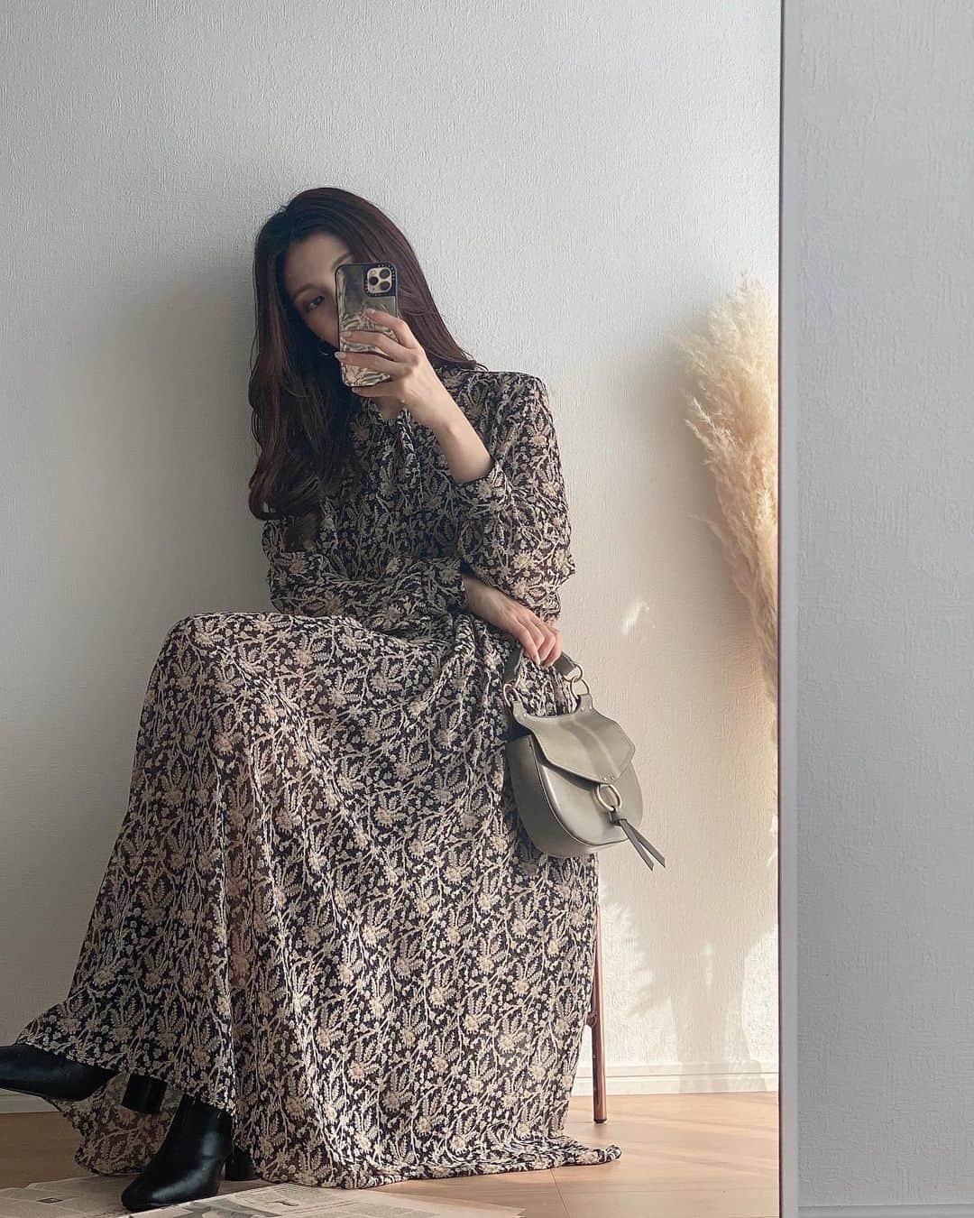 のインスタグラム：「𝑻𝒐𝒅𝒂𝒚’𝒔 𝒍𝒐𝒐𝒌. . @valmuer_global  のボタニカルドレス ♡ . 早くワンピース1枚で過ごしたい 春が待ち遠しい💛 . . . #Valmuer #valmuer_official #今日のコーデ #ワンピースコーデ #ボタニカルドレス #大人女子コーデ #大人かわいいコーデ #低身長コーデ #pr」