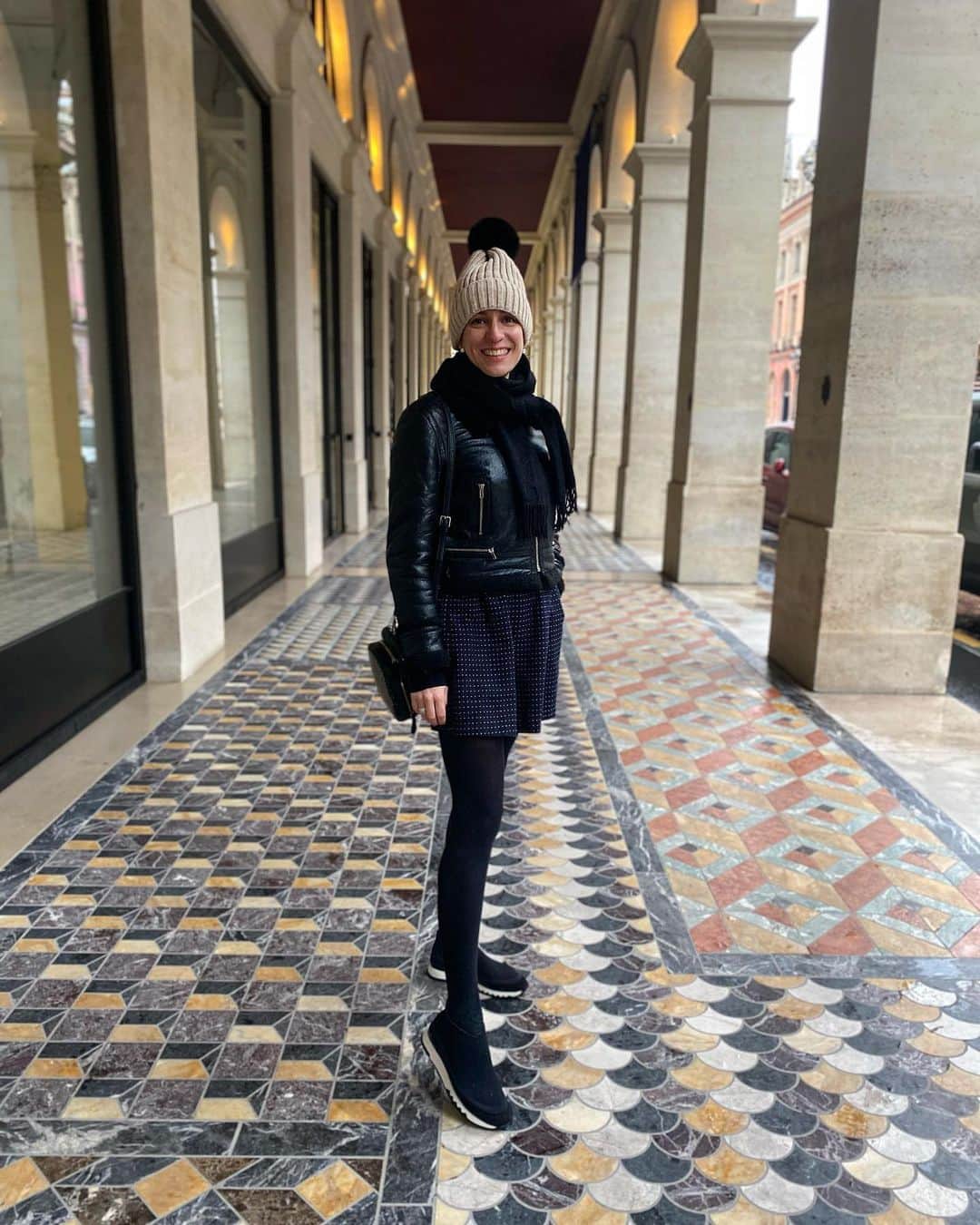 マリー・ギャヨのインスタグラム：「Having a walk #Winter #Paris #WeekEnd #Off #Street #Wrapped 📸 @ajbtlk」
