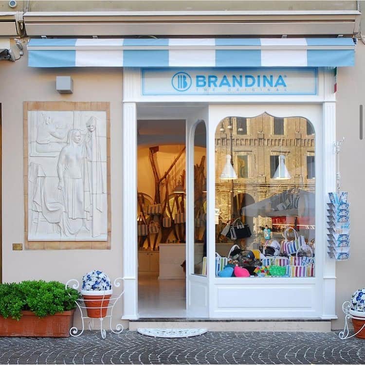 のインスタグラム：「Vi aspettiamo nella nostra bottega di Pesaro - #brandinatheoriginal #brandina」