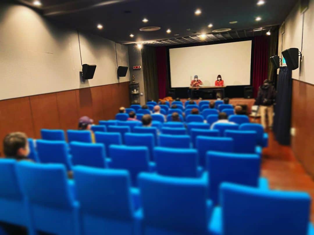 Negiccoのインスタグラム：「﻿ Negiccoライブ映像の上映会、﻿ 1/16夕方、夜公演は、﻿ Kaedeの舞台挨拶でした。﻿ 新潟・市民映画館 シネ・ウインドさんにて。﻿ ﻿ ありがとうございました。﻿ ﻿ なんとか今を乗り越えて、﻿ またみんなでワイワイやりたい。﻿ 元気でいたら、﻿ きっとまた逢えると思っています。﻿ そう信じて。﻿ ﻿ 上映会の会場で、﻿ 『NEGi FES 2020 ステッカー』﻿ を販売しています。﻿ ﻿ ﻿ #Negicco﻿ ﻿ ﻿ ﻿ ﻿ ﻿ ﻿ ﻿」