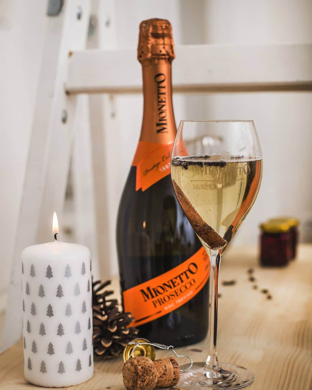 Mionetto Prosecco ČRさんのインスタグラム写真 - (Mionetto Prosecco ČRInstagram)「Ať už je středa nebo pátek, večer s Mionettem si můžete užít kdykoli😍🍾  #mionetto #mionettoczz #mionettoprosecco #mountains #mionettos #skiing」1月17日 0時54分 - mionetto_cz