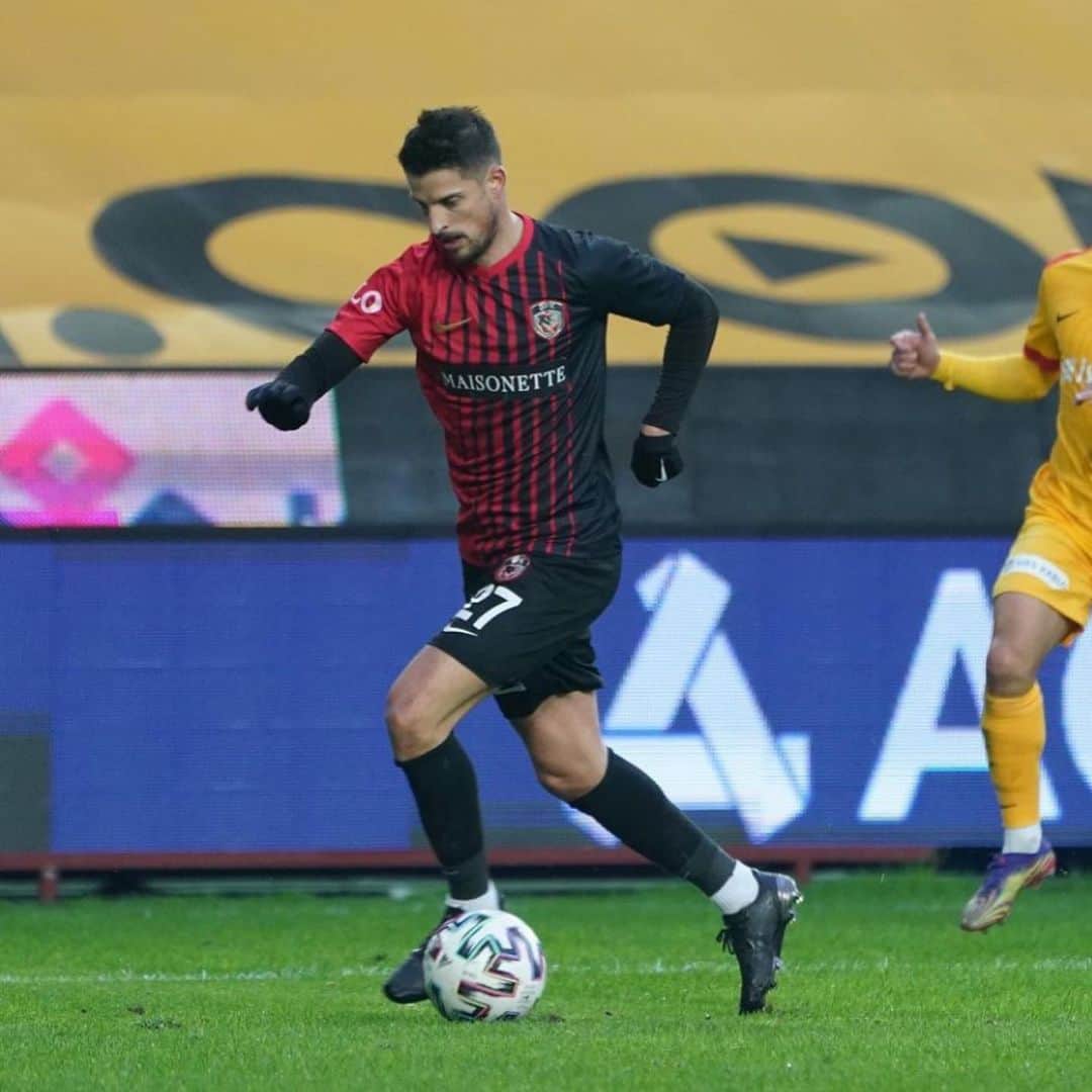 ケヴィン・ミララスのインスタグラム：「+3 🔥🔴⚫️」