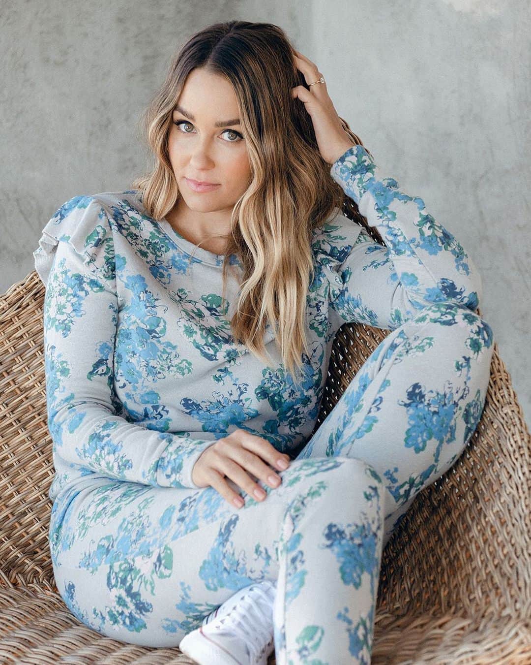 ロック&リパブリックのインスタグラム：「Ready, sets, go. 💙 Tap to shop @LaurenConrad’s matching look from @lclaurenconrad. #lclaurenconrad #Kohls」