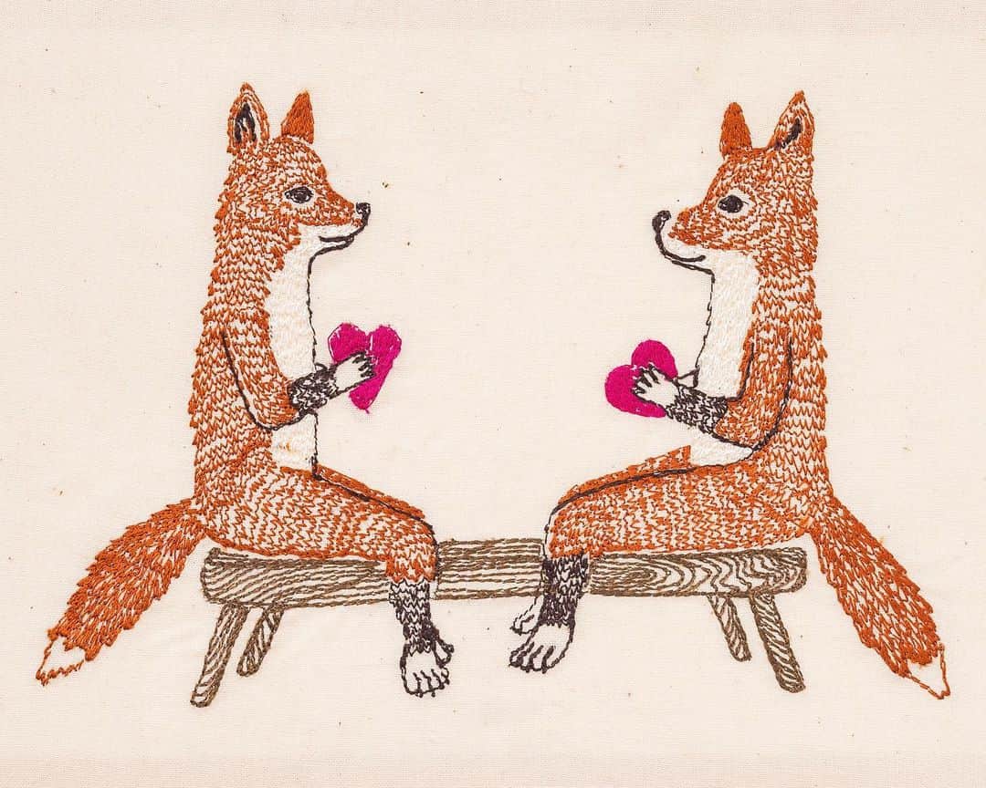 コーラル アンド タスクさんのインスタグラム写真 - (コーラル アンド タスクInstagram)「Our Smitten Foxes embroidered stationery is available as part of our limited edition Valentine Card trio set. Check out the full set via the link in bio. 💕 #coralandtusk #valentines #valentinescards」1月17日 1時01分 - coralandtusk