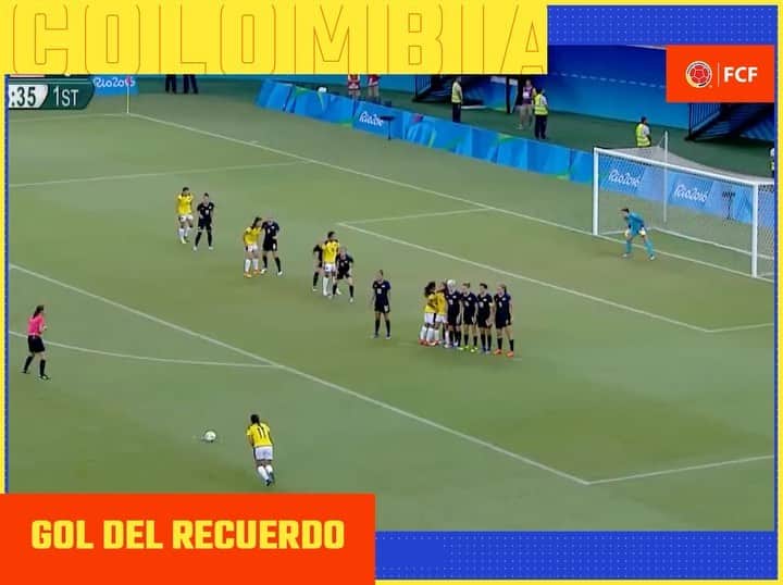 サッカー コロンビア代表チームのインスタグラム：「#EnModoSelecciónFemenina  Hoy recordamos el primer gol de la selección Colombia Femenina en unos Juegos Olímpicos, tiro libre de nuestra máxima goleadora @catausme 🎯⚽️  #VamosColombia 🇨🇴」