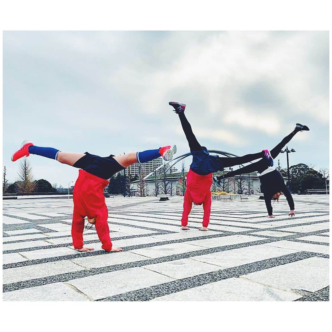 岡部紗季子さんのインスタグラム写真 - (岡部紗季子Instagram)「“ HANDSTANDS 🤸🏽‍♀️🤸🏽‍♀️🤸🏽‍♀️ #gymnastics #handstand #cartwheel #体操 #倒立 #逆立ち #側転 #逆立ち女子 #🤸🏽‍♀️ 🏡 @w_o_e_2 . . . パーソナルトレーニングの一コマ！ . 1人でトレーニングするより 一緒にトレーニングを楽しみながら、 笑顔と感動をつくる！ そんな想いを形にするため、 いろいろな企画を考えています！ . それを実現させるので、 みなさんにいい報告ができるようにがんばります！！ . Team W.O.E Projects👍🏽👍🏽」1月17日 1時04分 - sakiko_okabe516