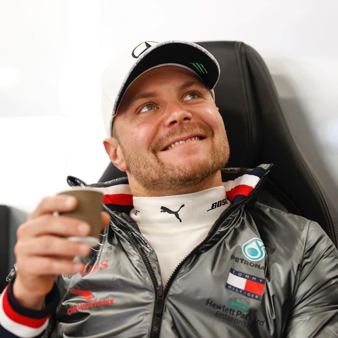 MERCEDES AMG PETRONASさんのインスタグラム写真 - (MERCEDES AMG PETRONASInstagram)「Pole sitter. Race winner. Coffee drinker! ☕😋 VB can do it all. 👊 What’s your favourite @valtteribottas moment? 👇」1月17日 1時17分 - mercedesamgf1