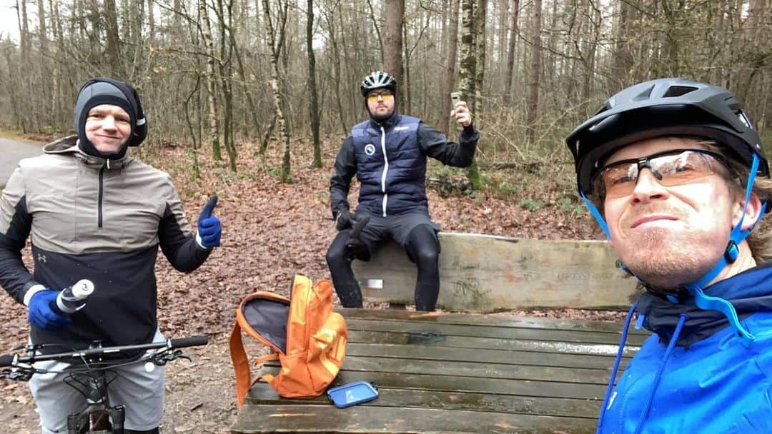 ヨス・ホーイフェルトのインスタグラム：「New hobby #mountainbiking #firstride #rideordie」