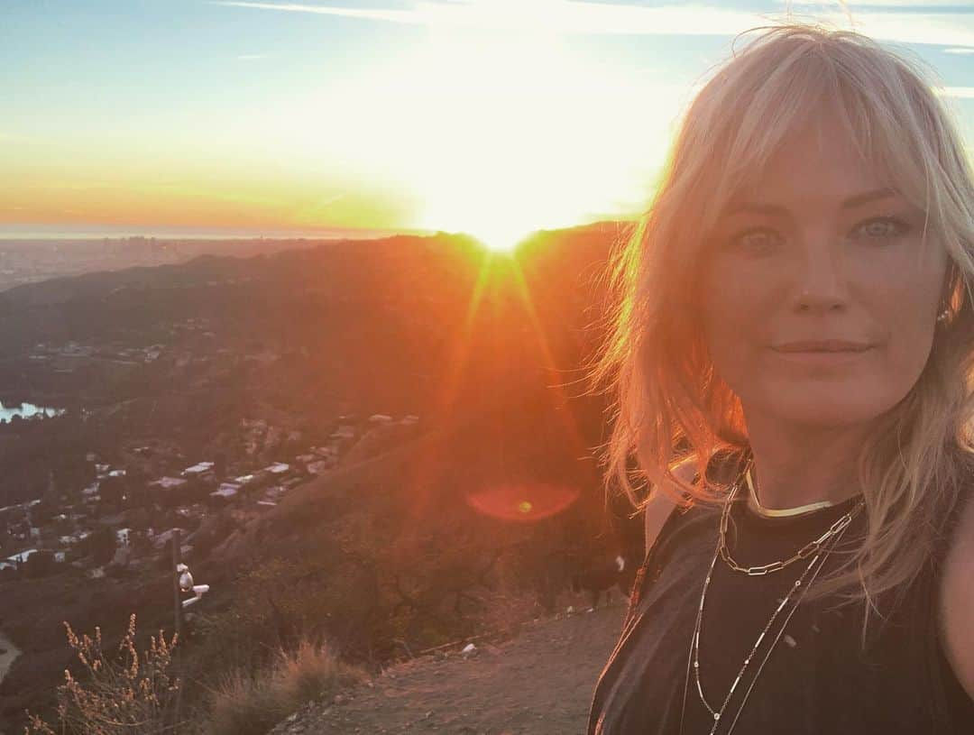 マリン・アッカーマンさんのインスタグラム写真 - (マリン・アッカーマンInstagram)「Once upon a time in Hollywood 🌅 sunset hike to the tipi top w my man #jackdonnelly and my brother in law @finnstagramd it was a beautiful way to end a long week...a much needed #tgif moment! Wishing you all a serene #saturday #hollywood #isawthesign 😉」1月17日 1時18分 - malinakerman