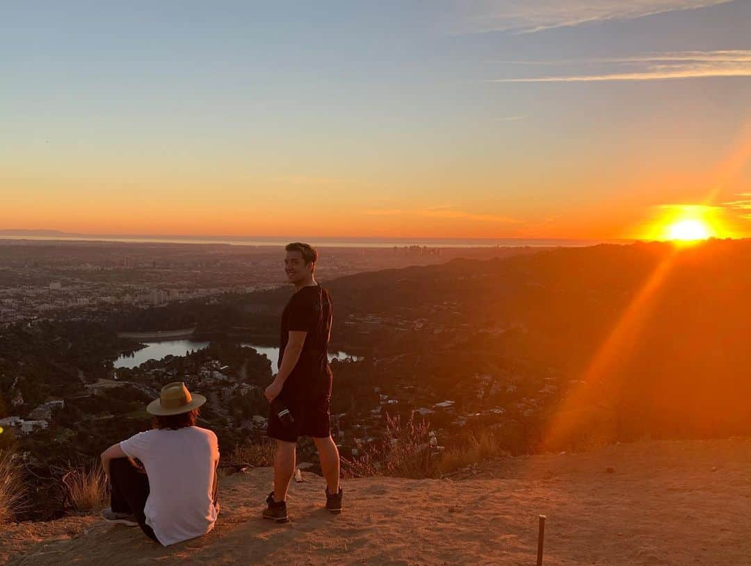 マリン・アッカーマンさんのインスタグラム写真 - (マリン・アッカーマンInstagram)「Once upon a time in Hollywood 🌅 sunset hike to the tipi top w my man #jackdonnelly and my brother in law @finnstagramd it was a beautiful way to end a long week...a much needed #tgif moment! Wishing you all a serene #saturday #hollywood #isawthesign 😉」1月17日 1時18分 - malinakerman