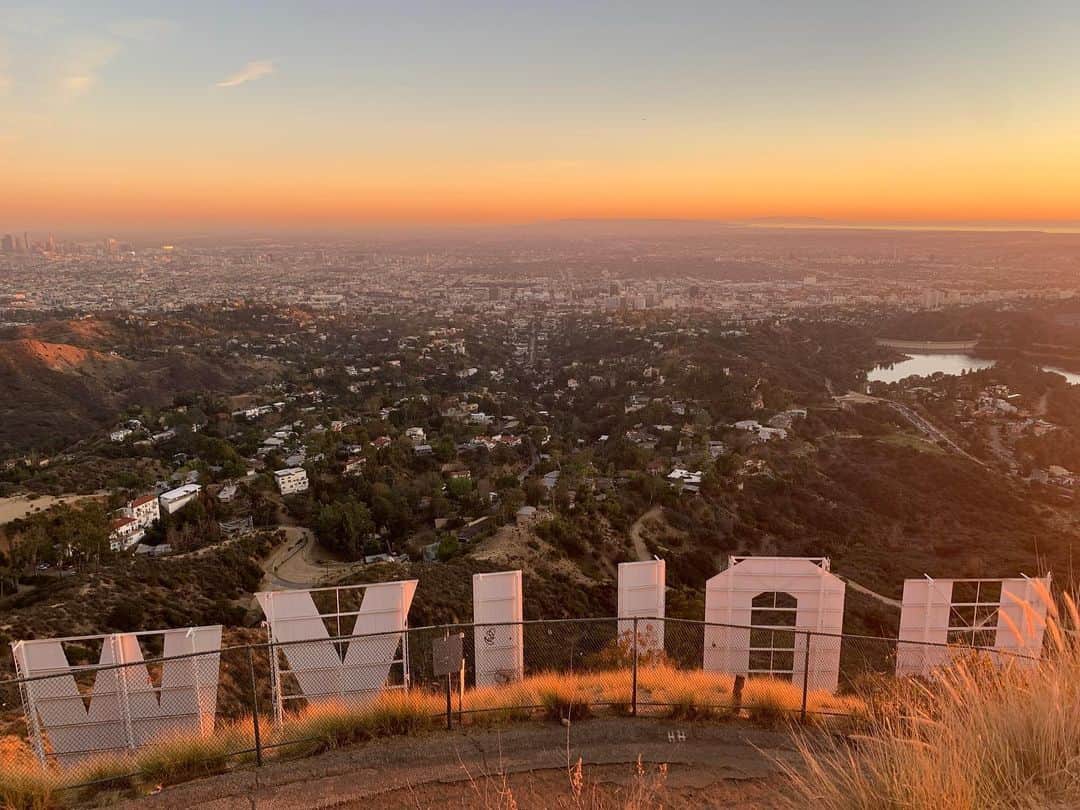 マリン・アッカーマンさんのインスタグラム写真 - (マリン・アッカーマンInstagram)「Once upon a time in Hollywood 🌅 sunset hike to the tipi top w my man #jackdonnelly and my brother in law @finnstagramd it was a beautiful way to end a long week...a much needed #tgif moment! Wishing you all a serene #saturday #hollywood #isawthesign 😉」1月17日 1時18分 - malinakerman