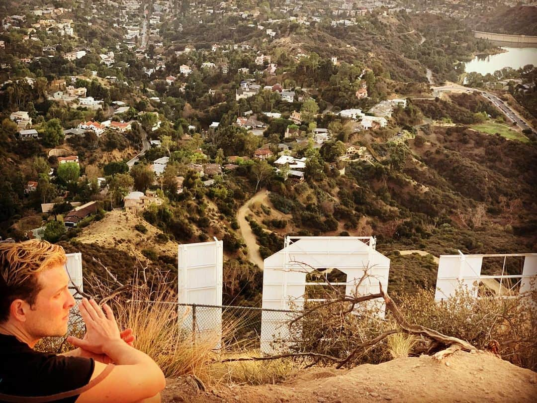 マリン・アッカーマンさんのインスタグラム写真 - (マリン・アッカーマンInstagram)「Once upon a time in Hollywood 🌅 sunset hike to the tipi top w my man #jackdonnelly and my brother in law @finnstagramd it was a beautiful way to end a long week...a much needed #tgif moment! Wishing you all a serene #saturday #hollywood #isawthesign 😉」1月17日 1時18分 - malinakerman