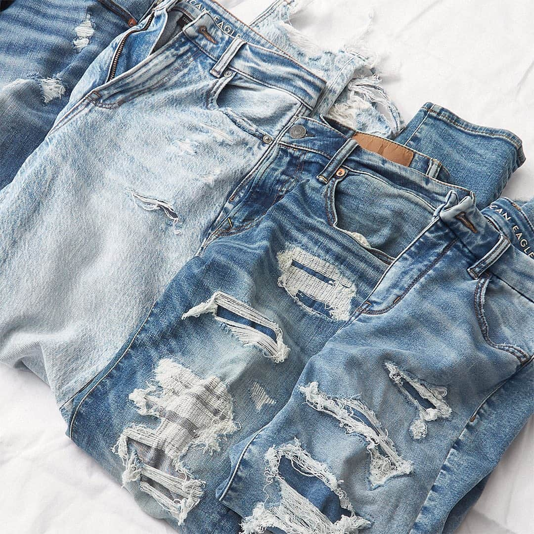 American Eagleさんのインスタグラム写真 - (American EagleInstagram)「Ripped, repaired, mended, destroyed. 𝚁𝚎𝚊𝚕 𝙶𝚘𝚘𝚍 jeans 🌱🌎 jeans are all about the details (and made with the planet in mind)」1月17日 1時12分 - americaneagle