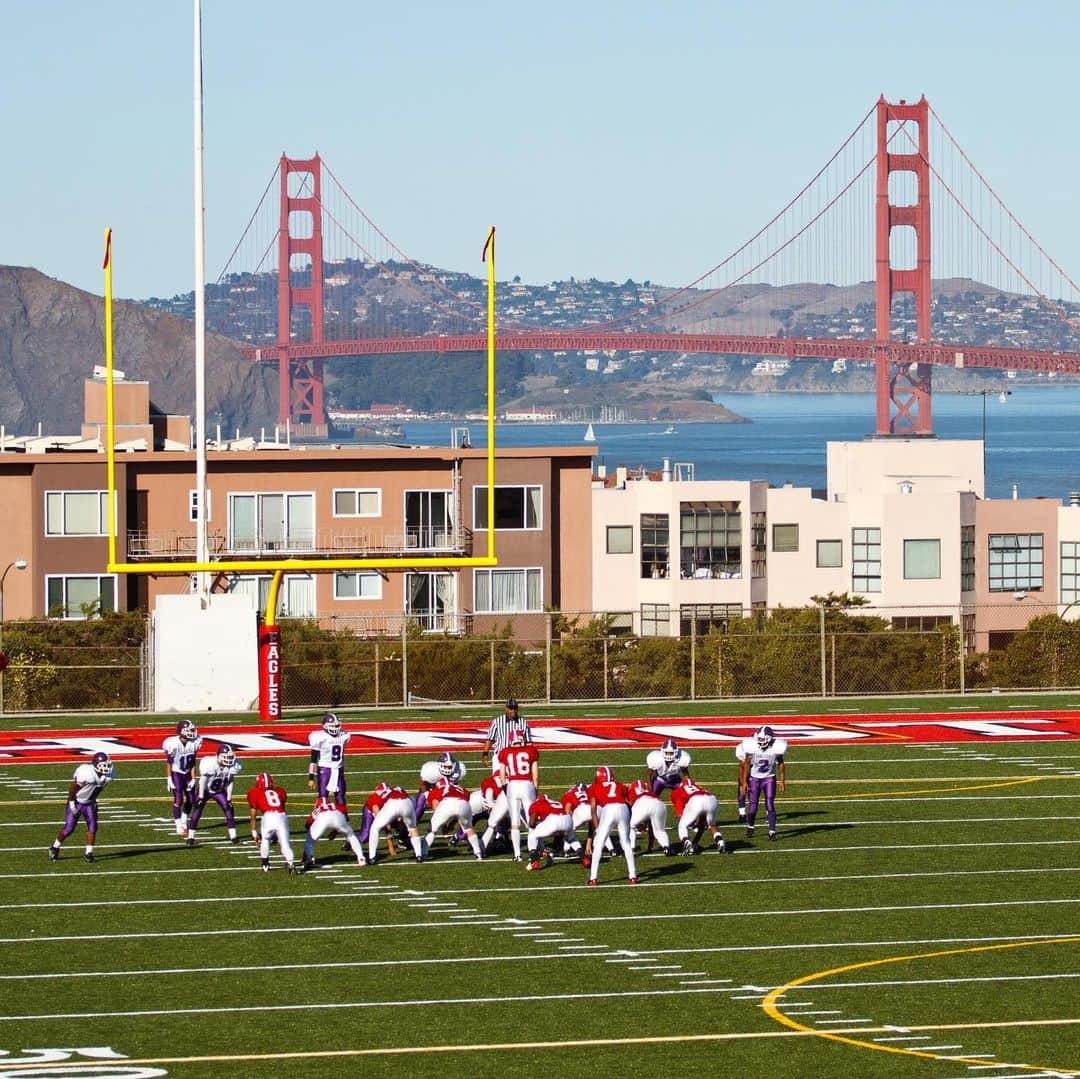 スポーツセンターさんのインスタグラム写真 - (スポーツセンターInstagram)「These high school football fields are ELITE 😳 (via @moto_jw, @tawnyagray, @duhitzz.g)」1月17日 1時14分 - sportscenter