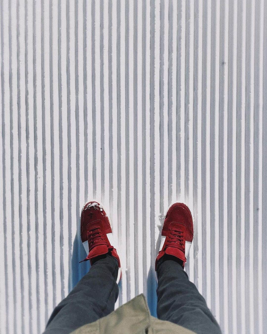 モリス・クヴィテラシヴィリさんのインスタグラム写真 - (モリス・クヴィテラシヴィリInstagram)「Как красиво и какой свежий воздух в горах в Сочи. Никогда не катался на сноуборде, но очень хочу попробовать. Один раз в жизни катался на лыжах. Мне очень понравилось. Это было в Испании в городе Гранада, в котором проходила Зимняя Универсиада. 2015 год. (3-4 фото) Что предпочитаете сноуборд или лыжи?  И сколько раз катались?  #moriskvitelashvili #moristravel #sochi #rozahutor #universiada2015 #spain #granada #sierranevada #tbt」1月17日 1時15分 - moriskvit