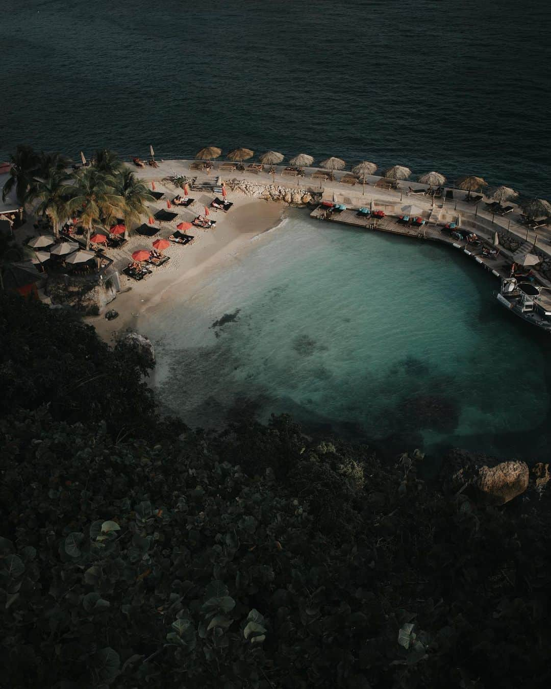 Enzo Cariniさんのインスタグラム写真 - (Enzo CariniInstagram)「I found a little paradise @latoubanahotelandspa 🏝  #guadeloupe #travel #island #playa #landscape #vsco」1月17日 1時24分 - enzo_carini