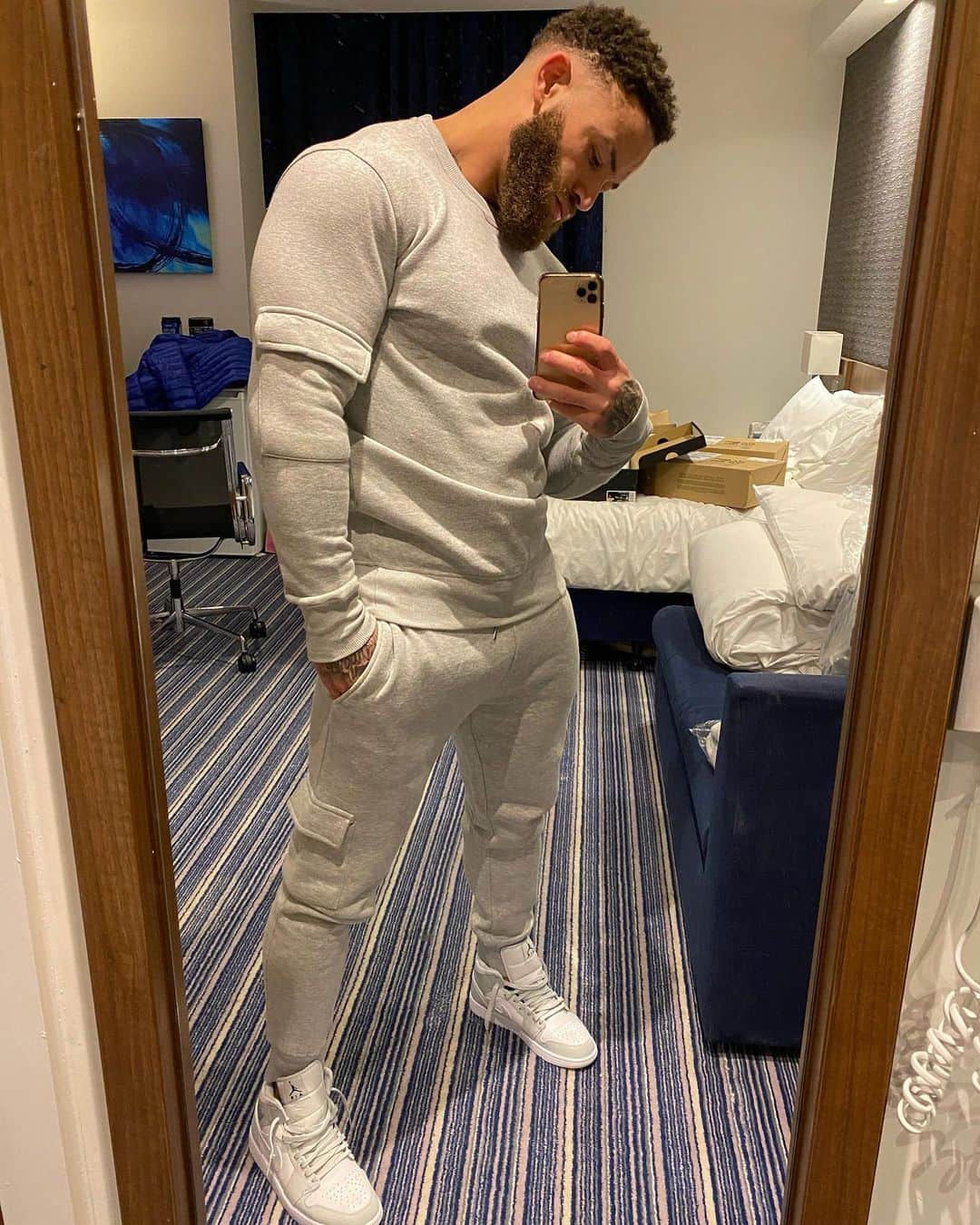 のインスタグラム：「Grey. Minimalistic. Casual. Comfy. ESSENTIAL. @itsplain_ . My vision for this brand was to create clothing that fit well, felt comfy and looked CLEAN. I wanted affordable items that could sit as the perfect backdrop for any accessory (trainers/bags/hats) without clashing. . I think I achieved that with the COMBAT Tracksuit 🗝 (Size down for Slim Fit). www.its-plain.com」