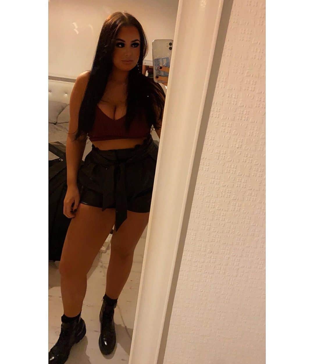 アラン·クロフトのインスタグラム：「Just wanna get dressed up and go for food & cocktails again ♥️」