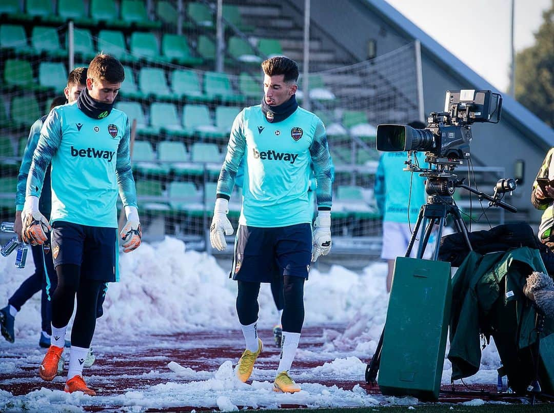 レバンテUDさんのインスタグラム写真 - (レバンテUDInstagram)「❄❄ #CopaDelRey ❄❄  #OrgullGranota #MachoLevante #LevanteUD #LaLiga #LaLigaSantander #LUDInside #EnPeligroDeExpansión #football」1月17日 1時45分 - levanteud