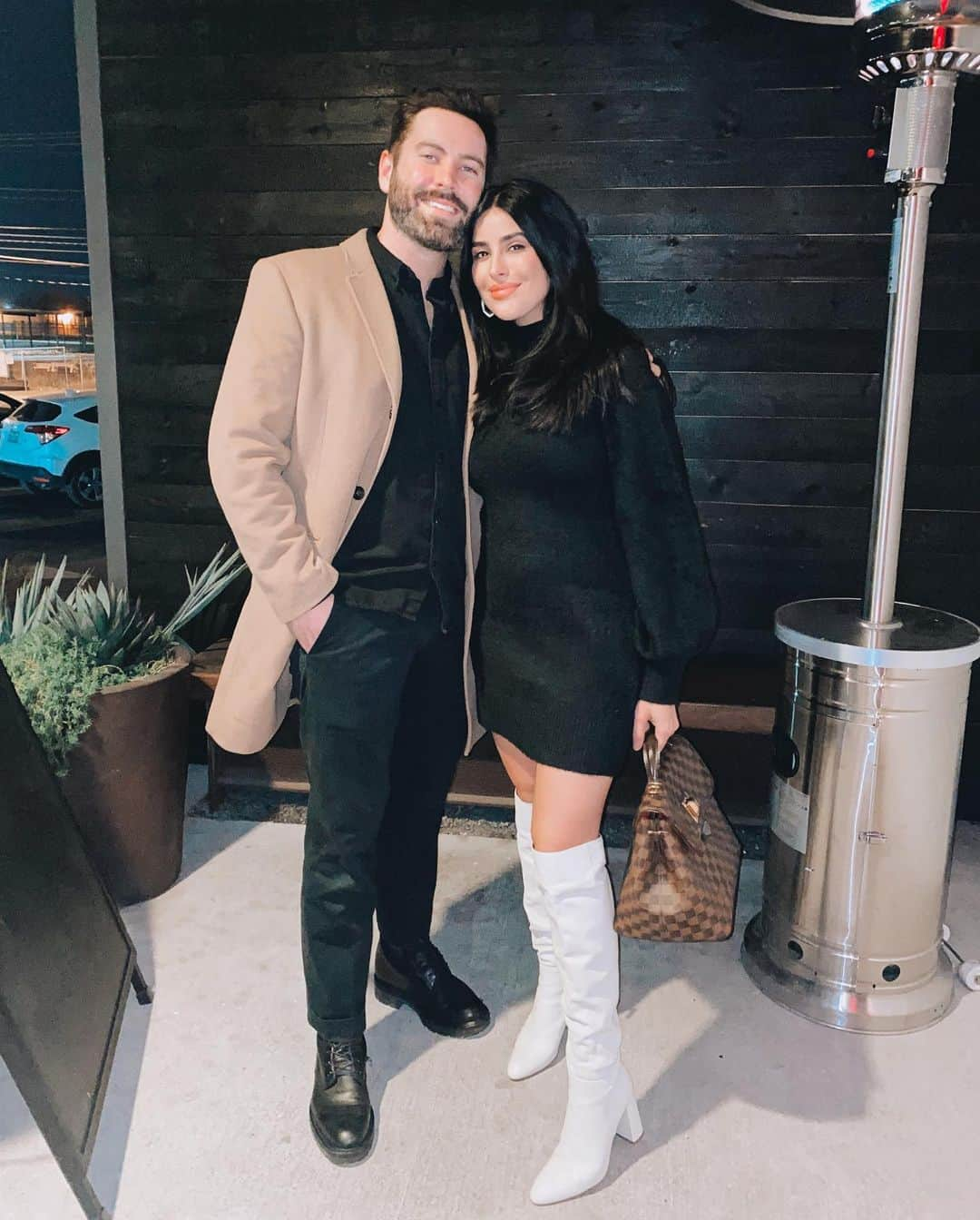 Sazan Hendrixさんのインスタグラム写真 - (Sazan HendrixInstagram)「He said it was his best birthday yet 🥳🎂 I love doing life with you @stevie_hendrix #hbd #31 #datenight (Last pic: taken by Amari) 🤣」1月17日 1時46分 - sazan