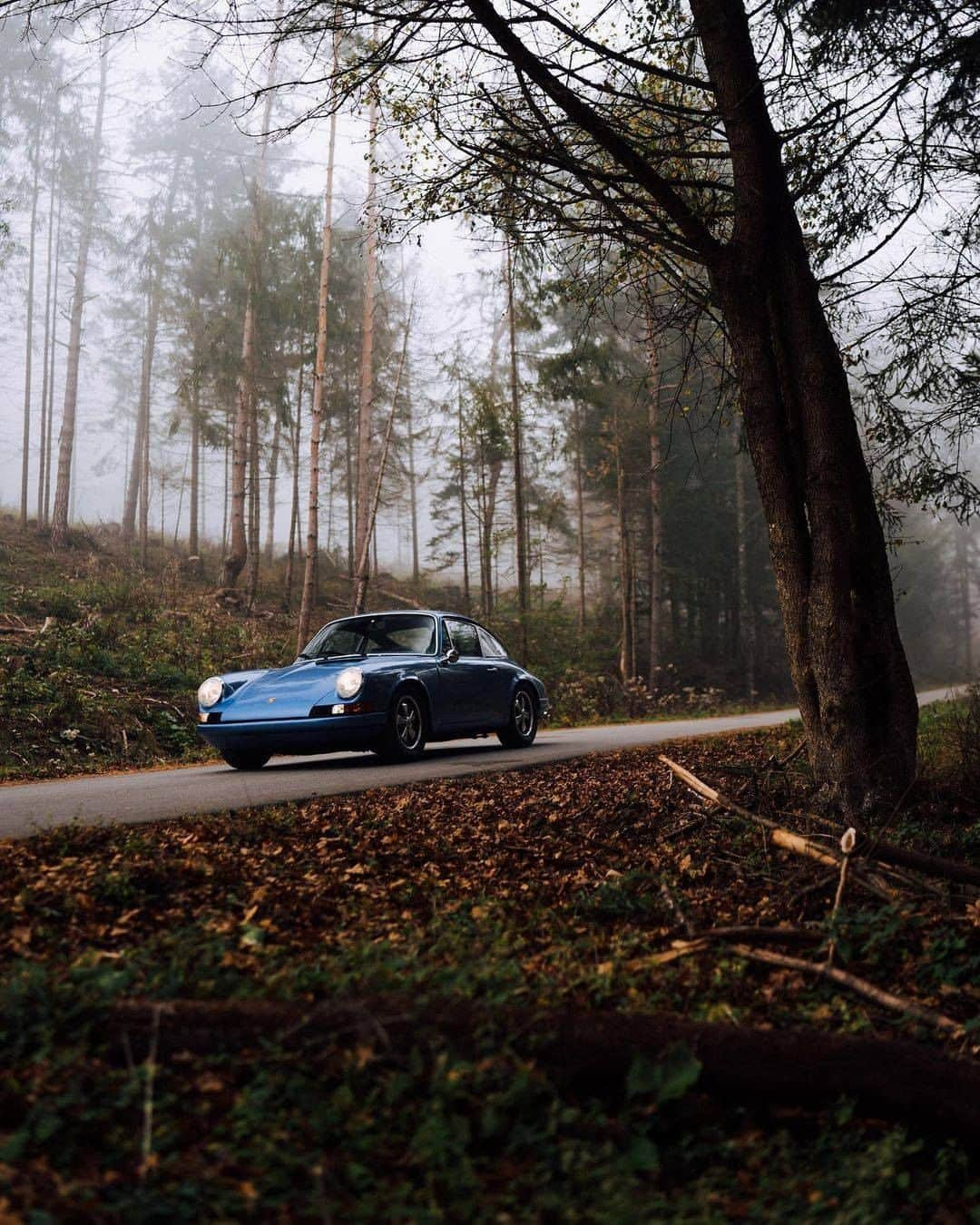 Porscheさんのインスタグラム写真 - (PorscheInstagram)「A trip to 1972 in Gemini Blue. (📸 @minarikd) #Porsche #PorscheMoment」1月17日 2時02分 - porsche