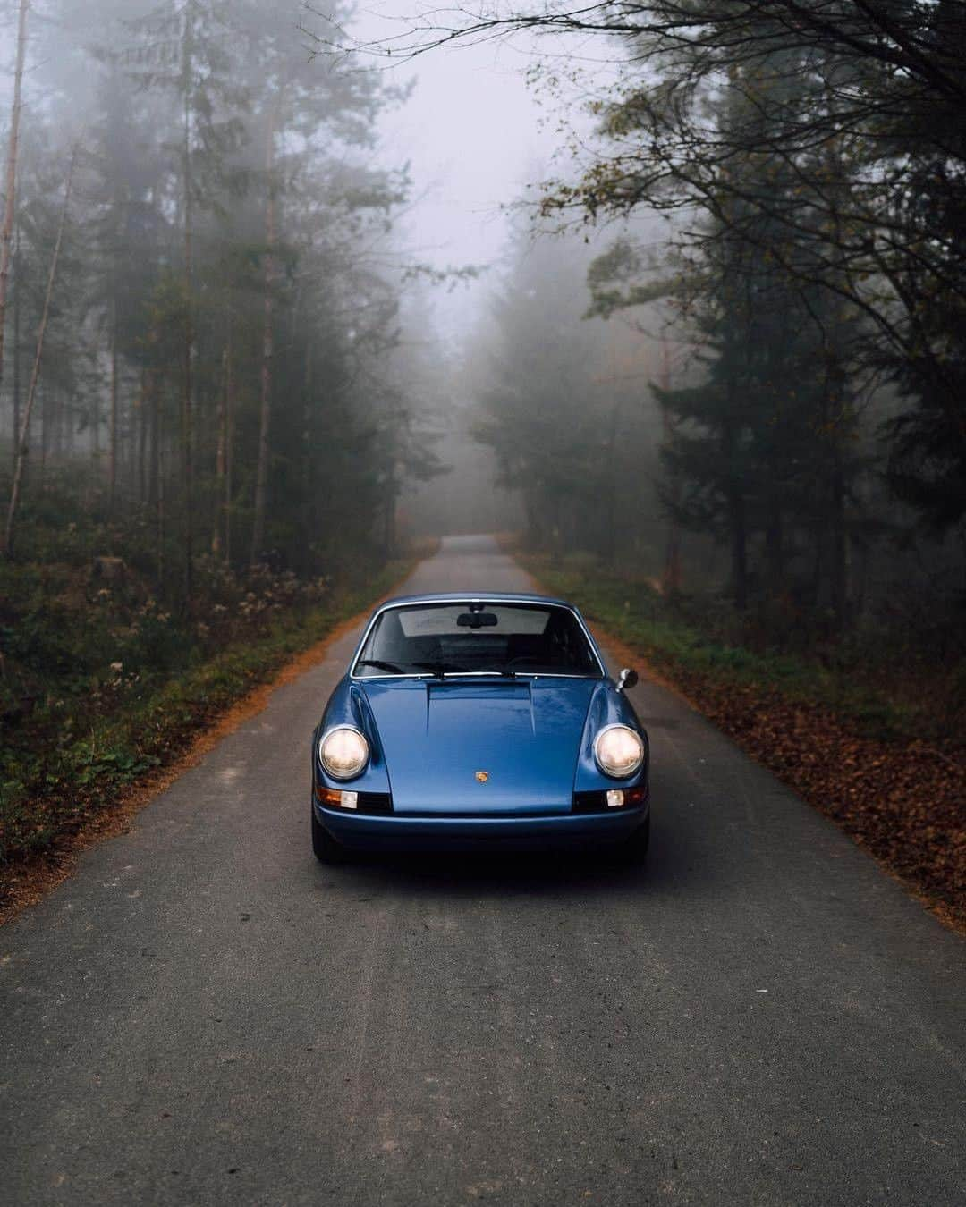 Porscheさんのインスタグラム写真 - (PorscheInstagram)「A trip to 1972 in Gemini Blue. (📸 @minarikd) #Porsche #PorscheMoment」1月17日 2時02分 - porsche