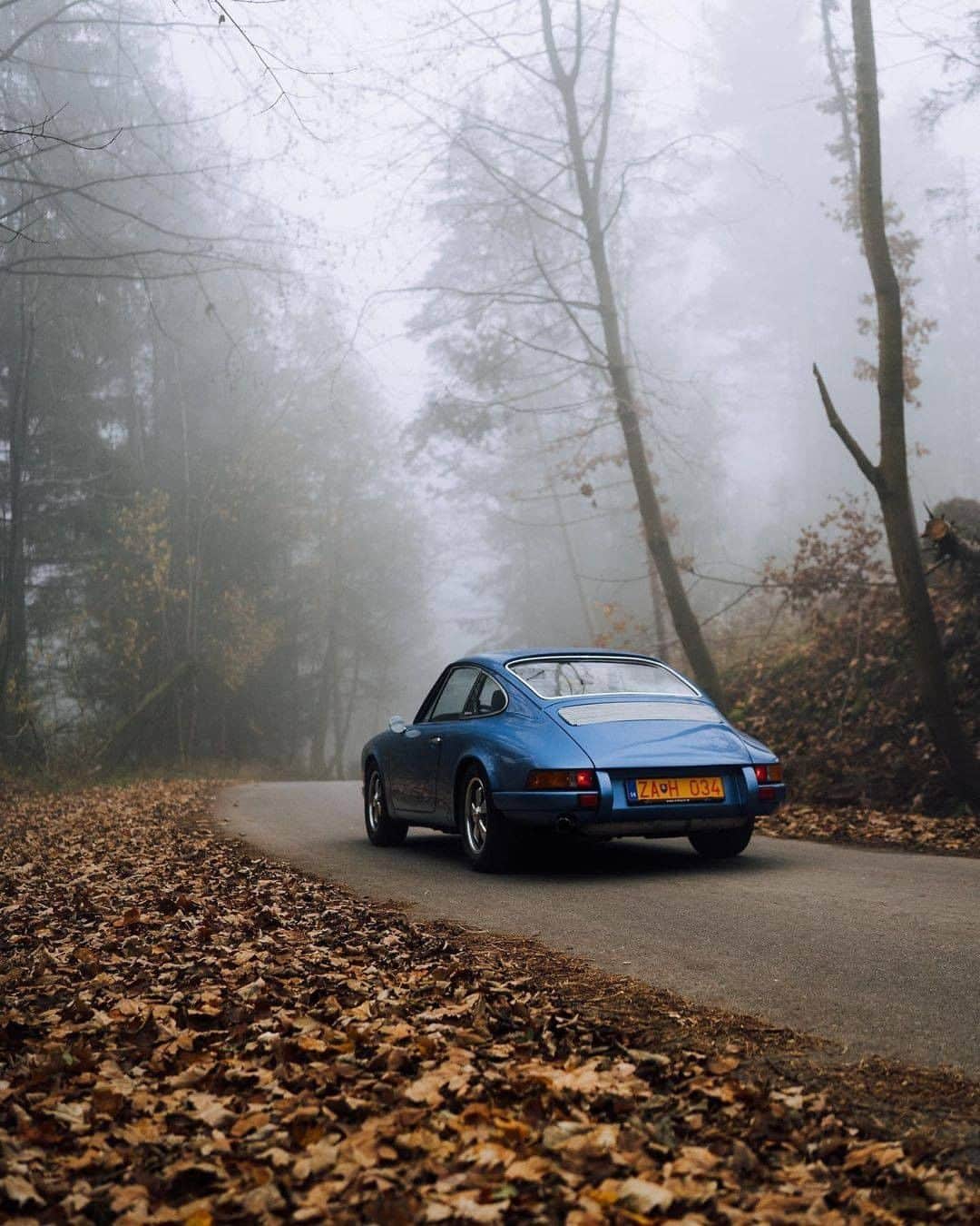 Porscheさんのインスタグラム写真 - (PorscheInstagram)「A trip to 1972 in Gemini Blue. (📸 @minarikd) #Porsche #PorscheMoment」1月17日 2時02分 - porsche