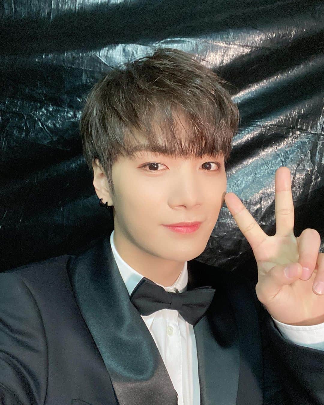 JR のインスタグラム：「잘자요~」
